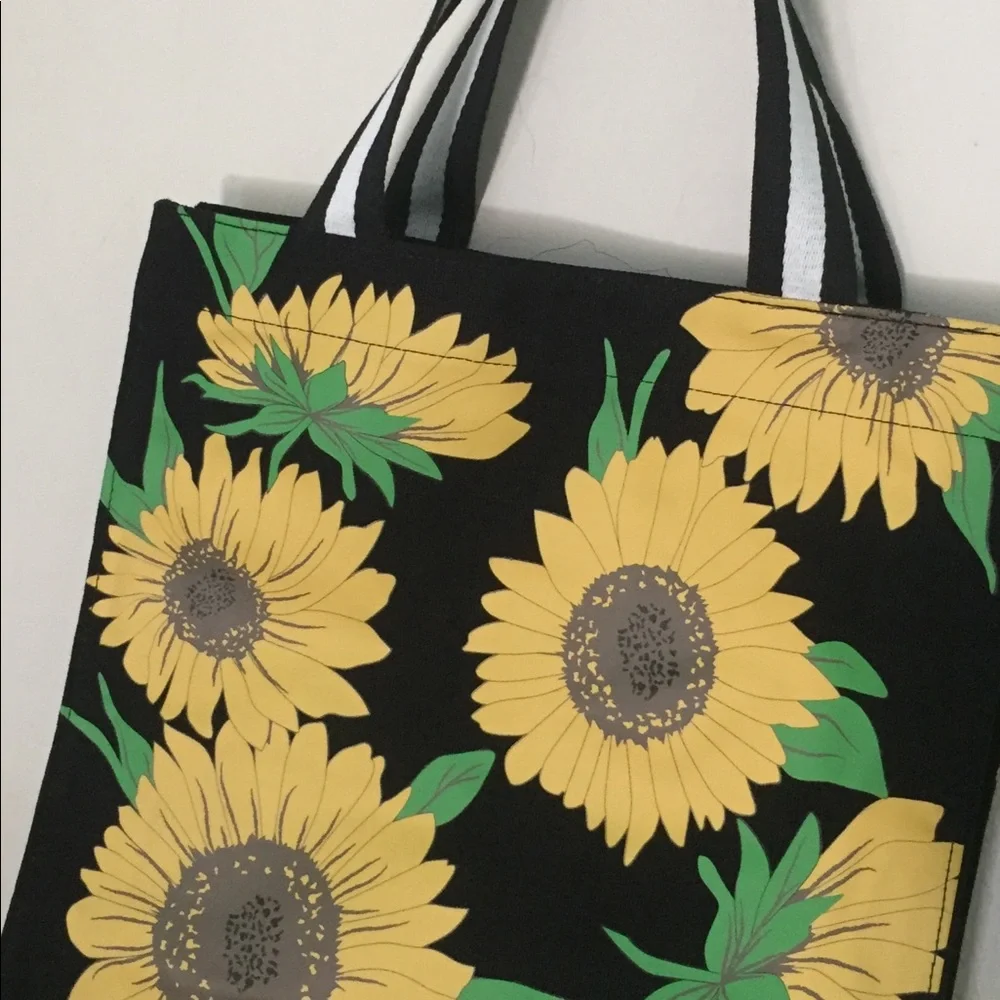 Barney’s New York Canvas Tote $198 MSRP (V Bradley for Exposure) Price is Firm - Picture 2 of 11